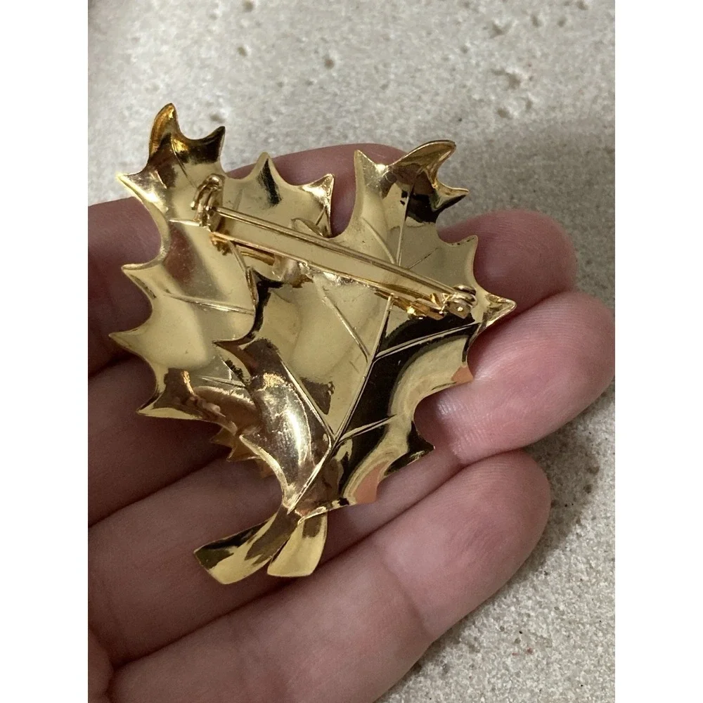 Vintage Gold Tone Maple Leaf Brooch Pin Textured Autumn Fall Leaves‎